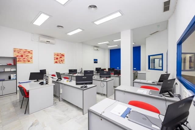 Erhverv til salg i Pajaritos - Plaza de Toros, Granada by - € 295.000 (Ref: 9927666)