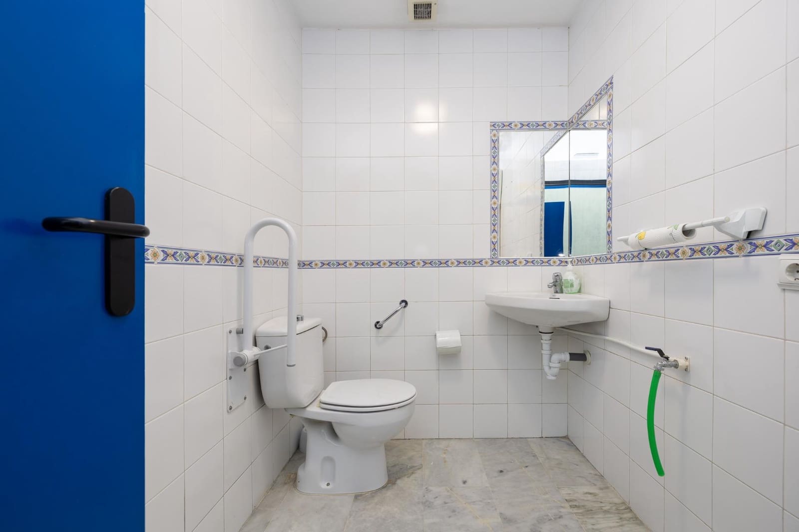 Erhverv til salg i Granada by - € 295.000 (Ref: 9927666)