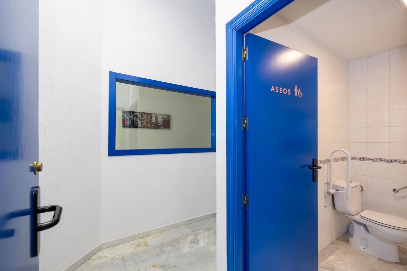 Erhverv til salg i Granada by - € 295.000 (Ref: 9927666)