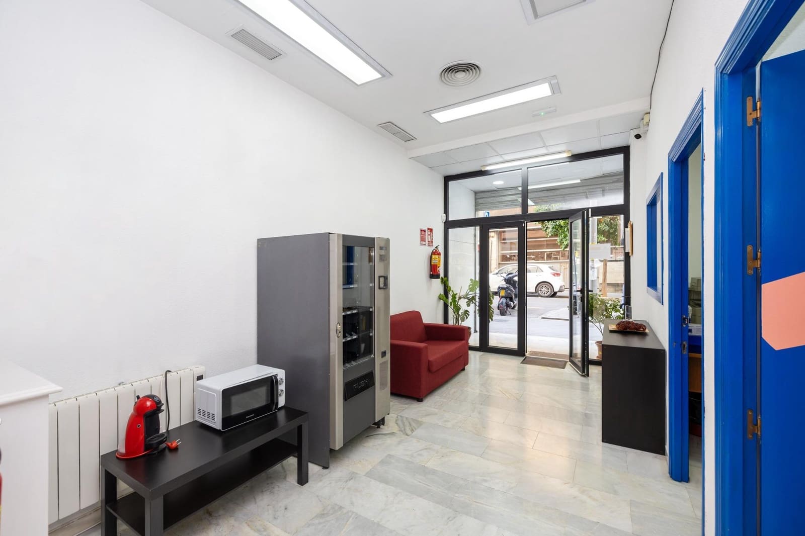 Erhverv til salg i Granada by - € 295.000 (Ref: 9927666)