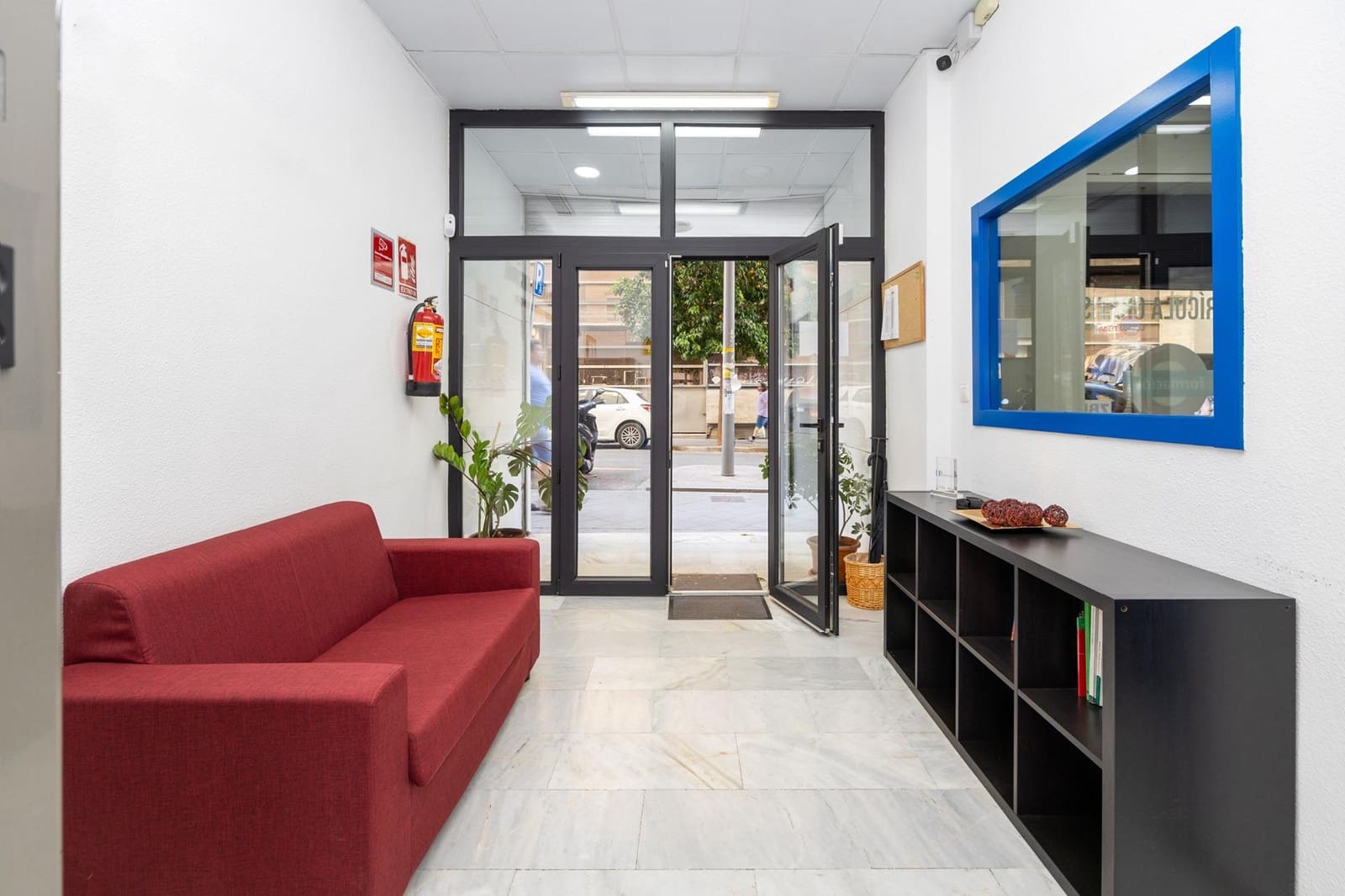Erhverv til salg i Granada by - € 295.000 (Ref: 9927666)