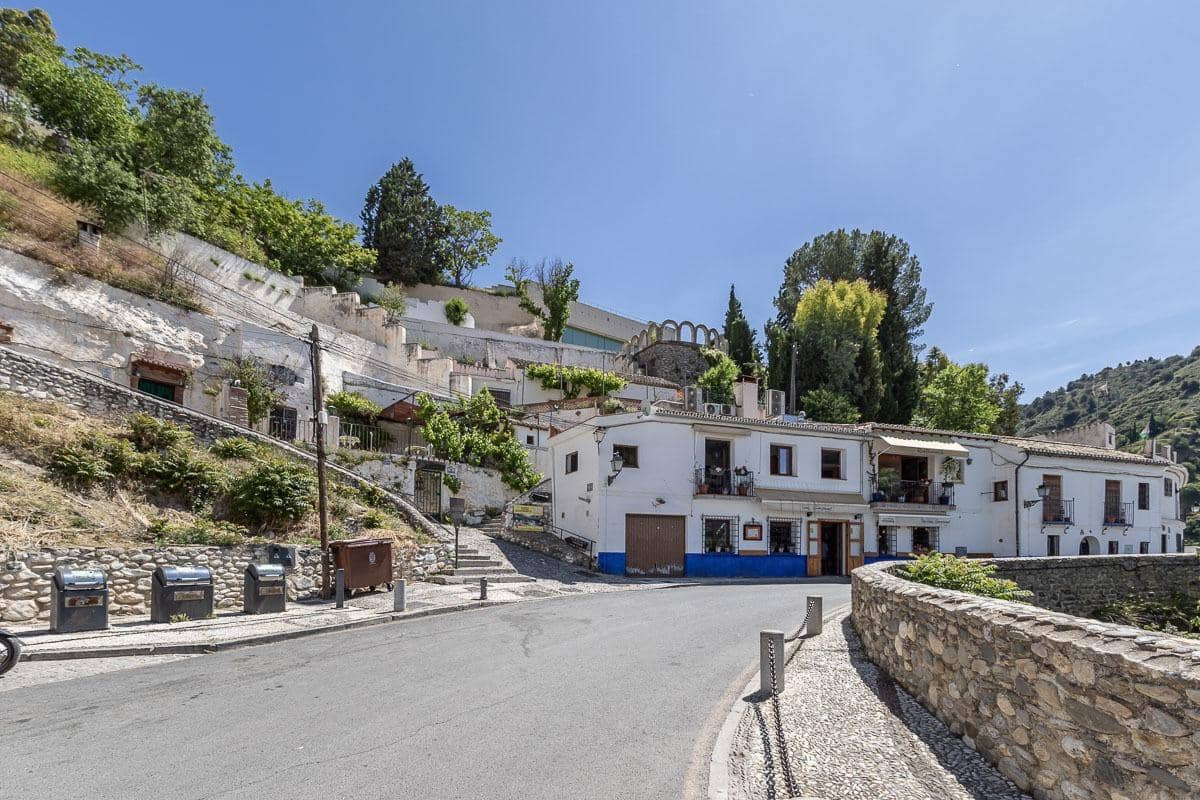 5 bedroom Restaurant/Bar for sale in Granada city with garage - € 874,900 (Ref: 9927672)