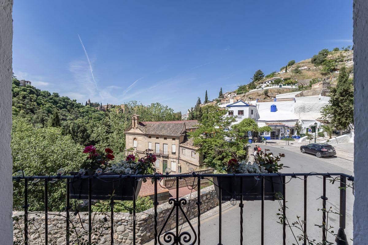 5 bedroom Restaurant/Bar for sale in Granada city with garage - € 874,900 (Ref: 9927672)