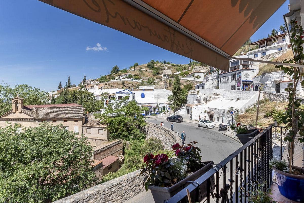 5 bedroom Restaurant/Bar for sale in Granada city with garage - € 874,900 (Ref: 9927672)