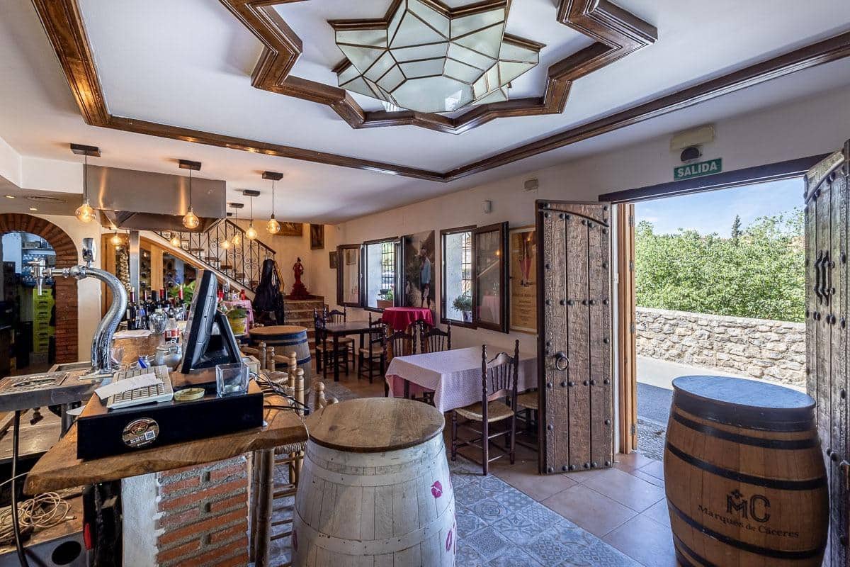 5 bedroom Restaurant/Bar for sale in Granada city with garage - € 874,900 (Ref: 9927672)