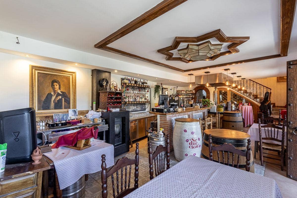 5 bedroom Restaurant/Bar for sale in Granada city with garage - € 874,900 (Ref: 9927672)