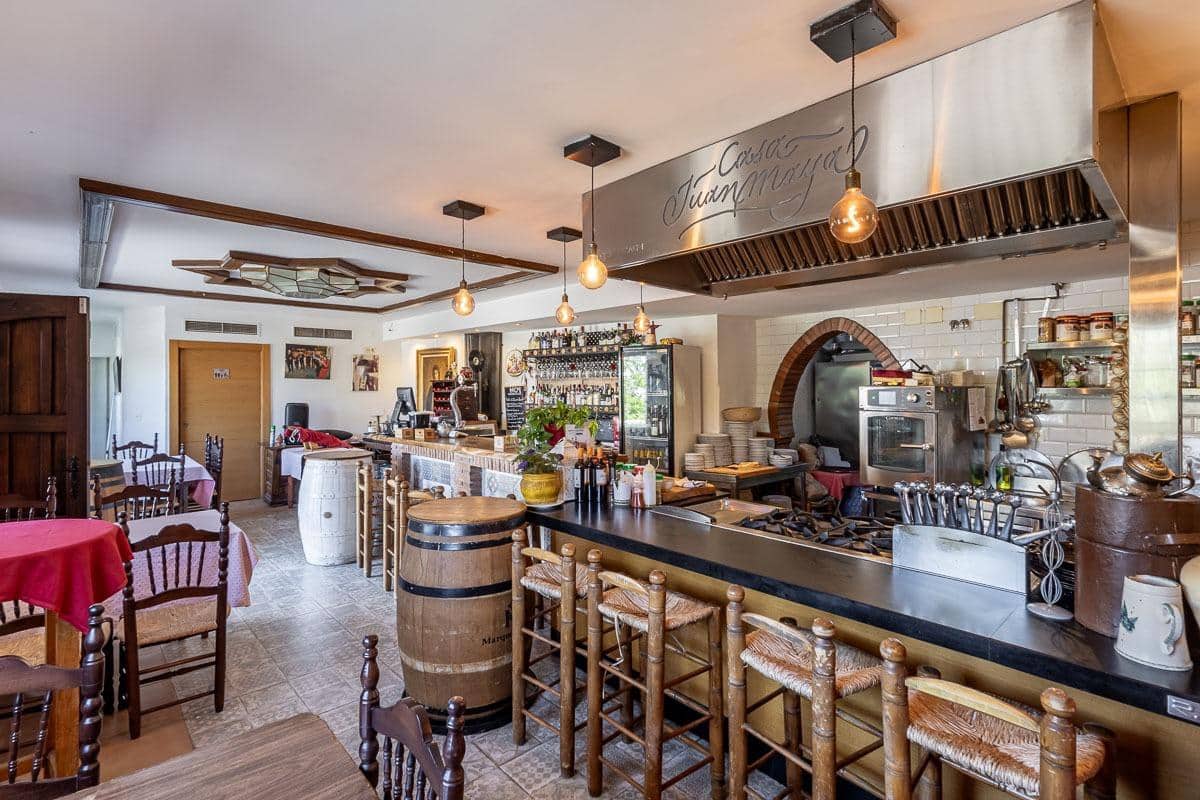 5 bedroom Restaurant/Bar for sale in Granada city with garage - € 874,900 (Ref: 9927672)