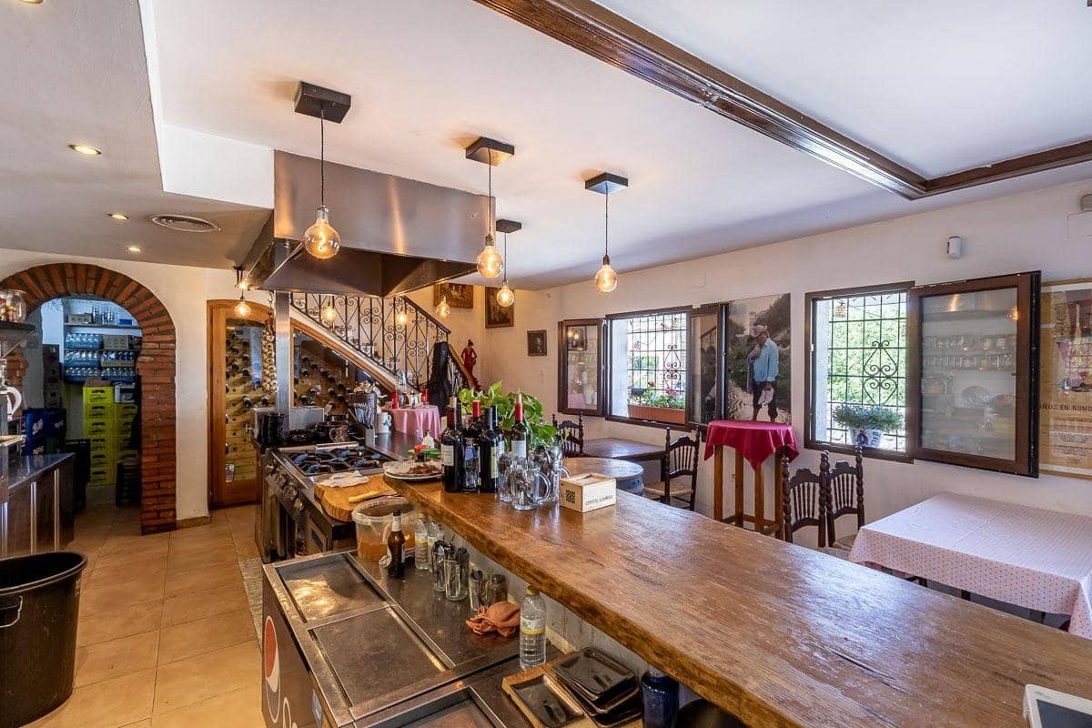 5 bedroom Restaurant/Bar for sale in Granada city with garage - € 874,900 (Ref: 9927672)