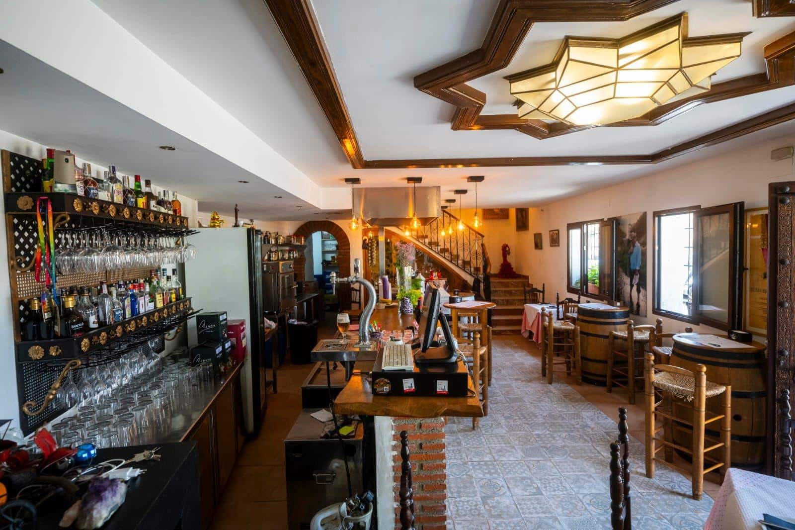 5 bedroom Restaurant/Bar for sale in Granada city with garage - € 874,900 (Ref: 9927672)