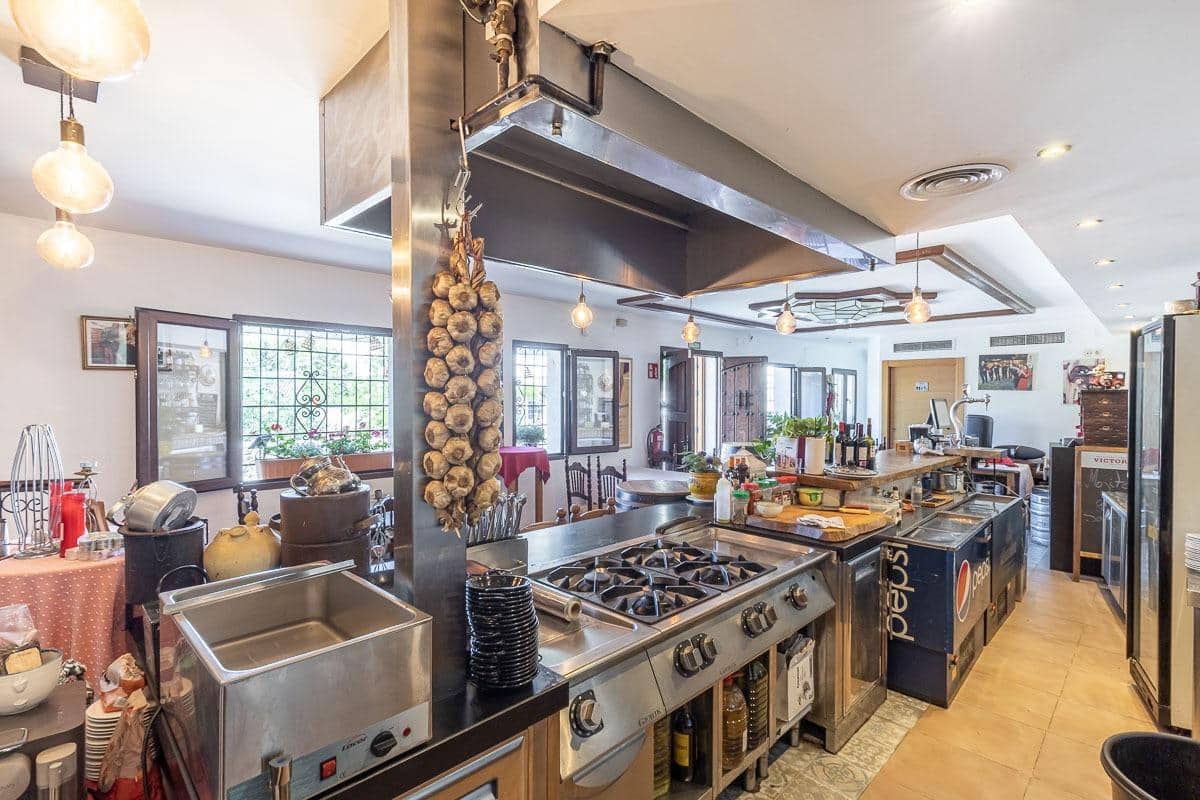 5 bedroom Restaurant/Bar for sale in Granada city with garage - € 874,900 (Ref: 9927672)