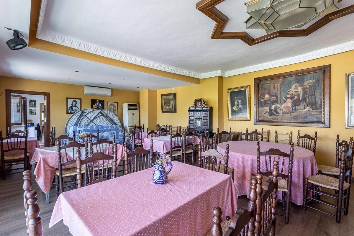 5 bedroom Restaurant/Bar for sale in Granada city with garage - € 874,900 (Ref: 9927672)