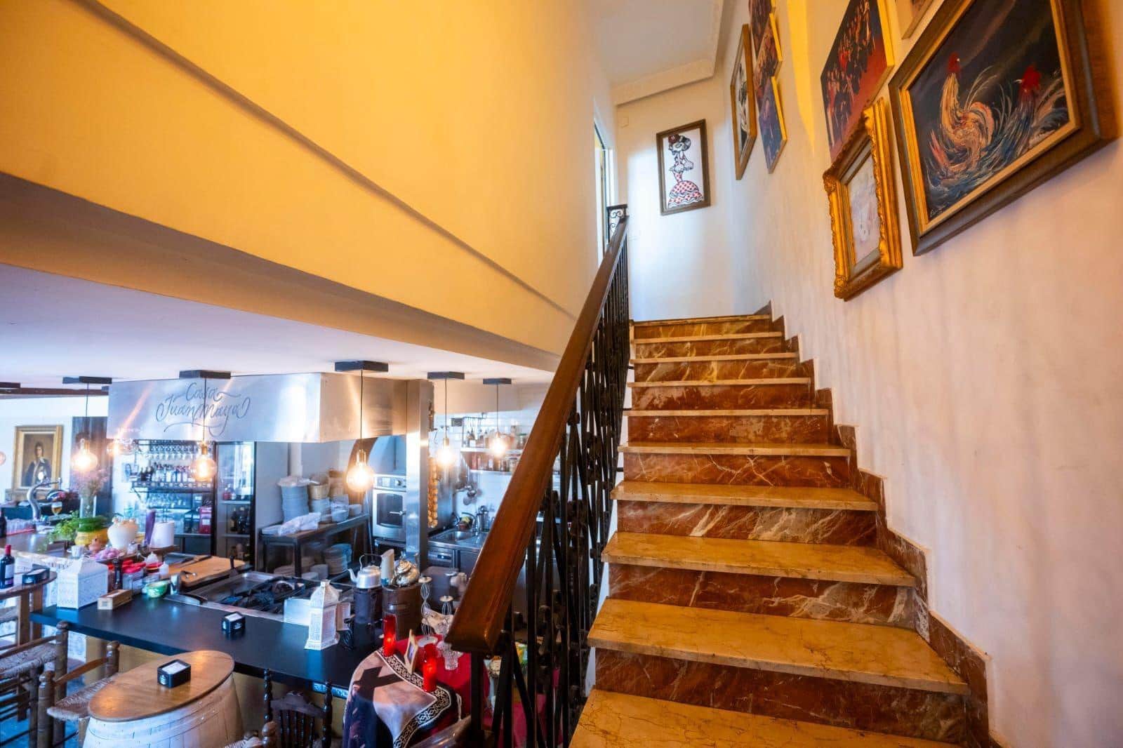 5 bedroom Restaurant/Bar for sale in Granada city with garage - € 874,900 (Ref: 9927672)