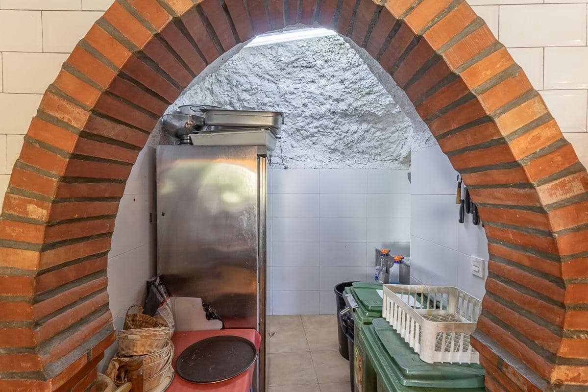 5 bedroom Restaurant/Bar for sale in Granada city with garage - € 874,900 (Ref: 9927672)
