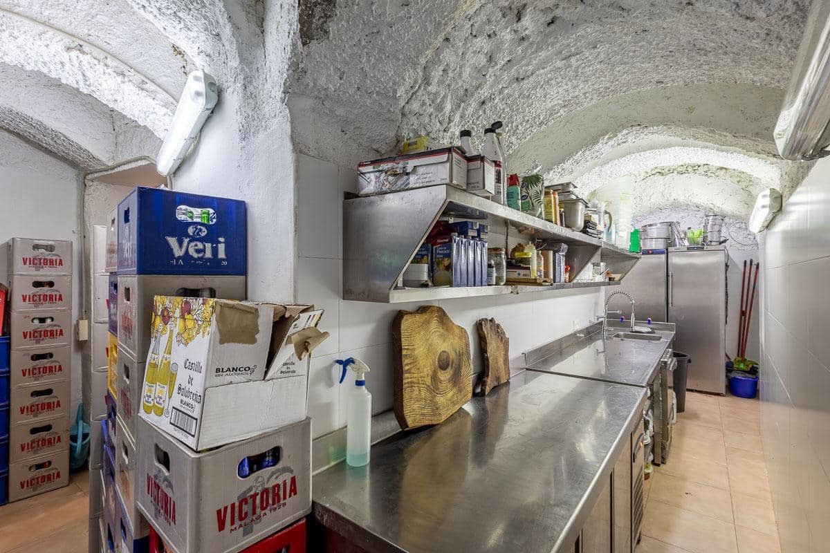 5 bedroom Restaurant/Bar for sale in Granada city with garage - € 874,900 (Ref: 9927672)