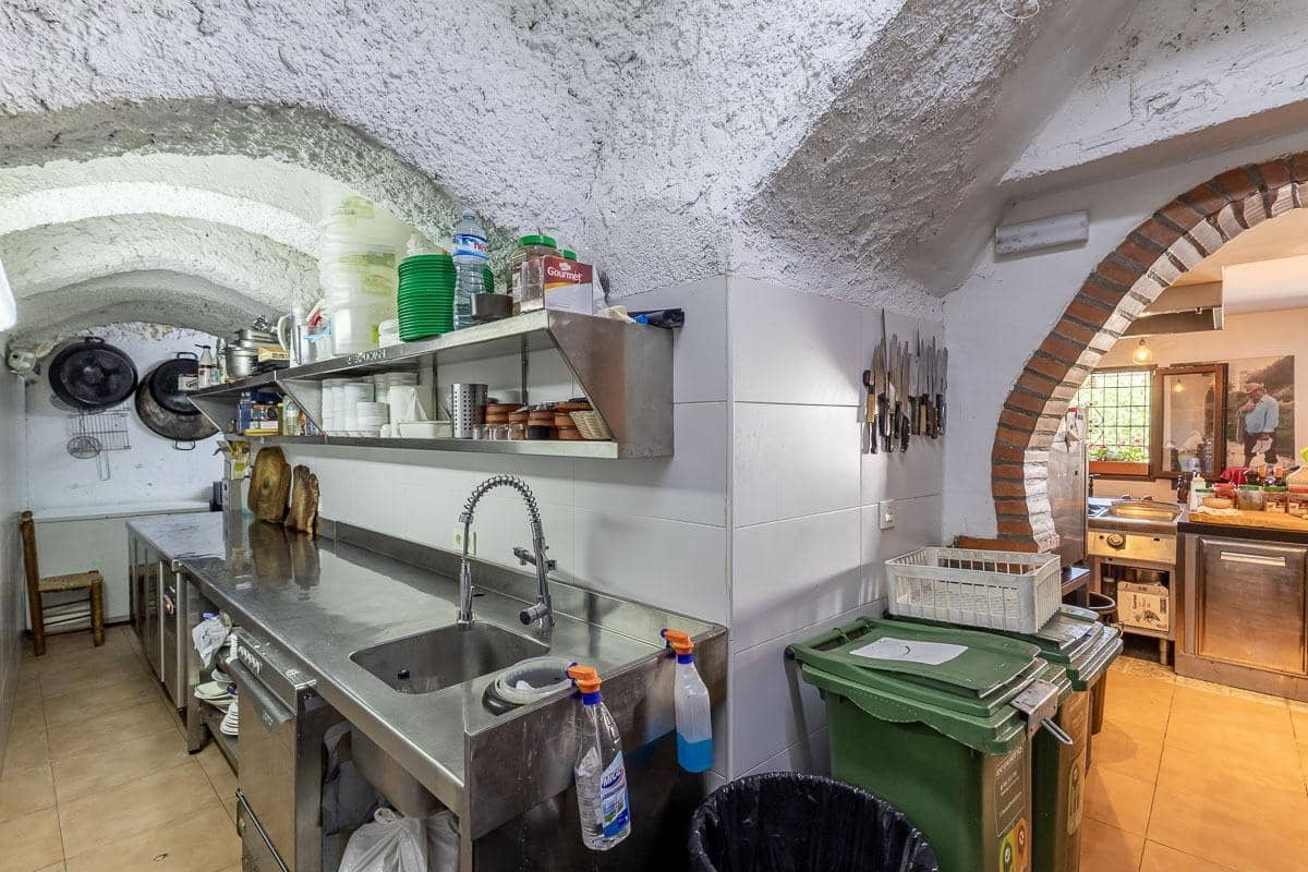 5 bedroom Restaurant/Bar for sale in Granada city with garage - € 874,900 (Ref: 9927672)