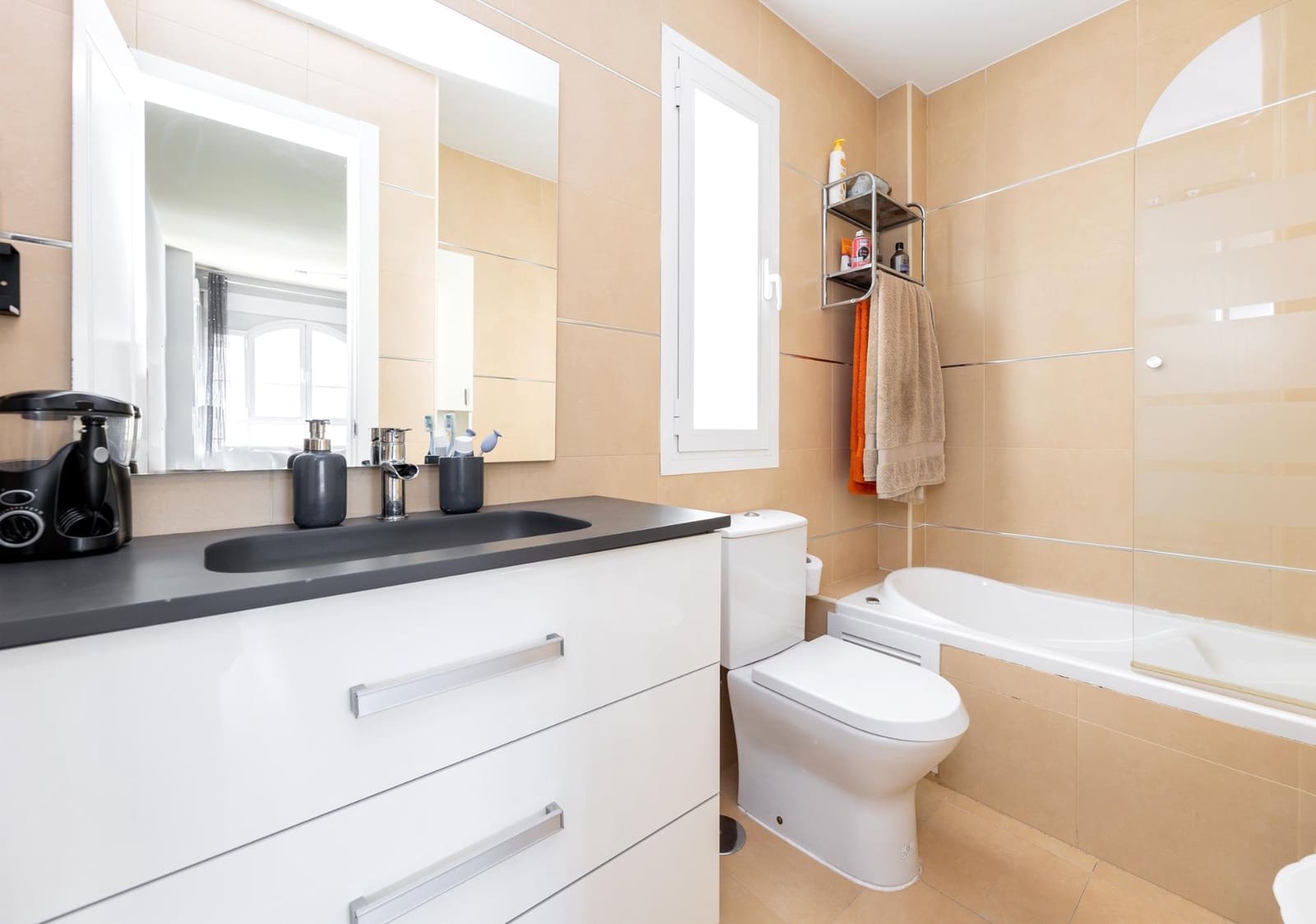 2 bedroom Penthouse for sale in Las Gabias with pool garage - € 238,000 (Ref: 9934418)