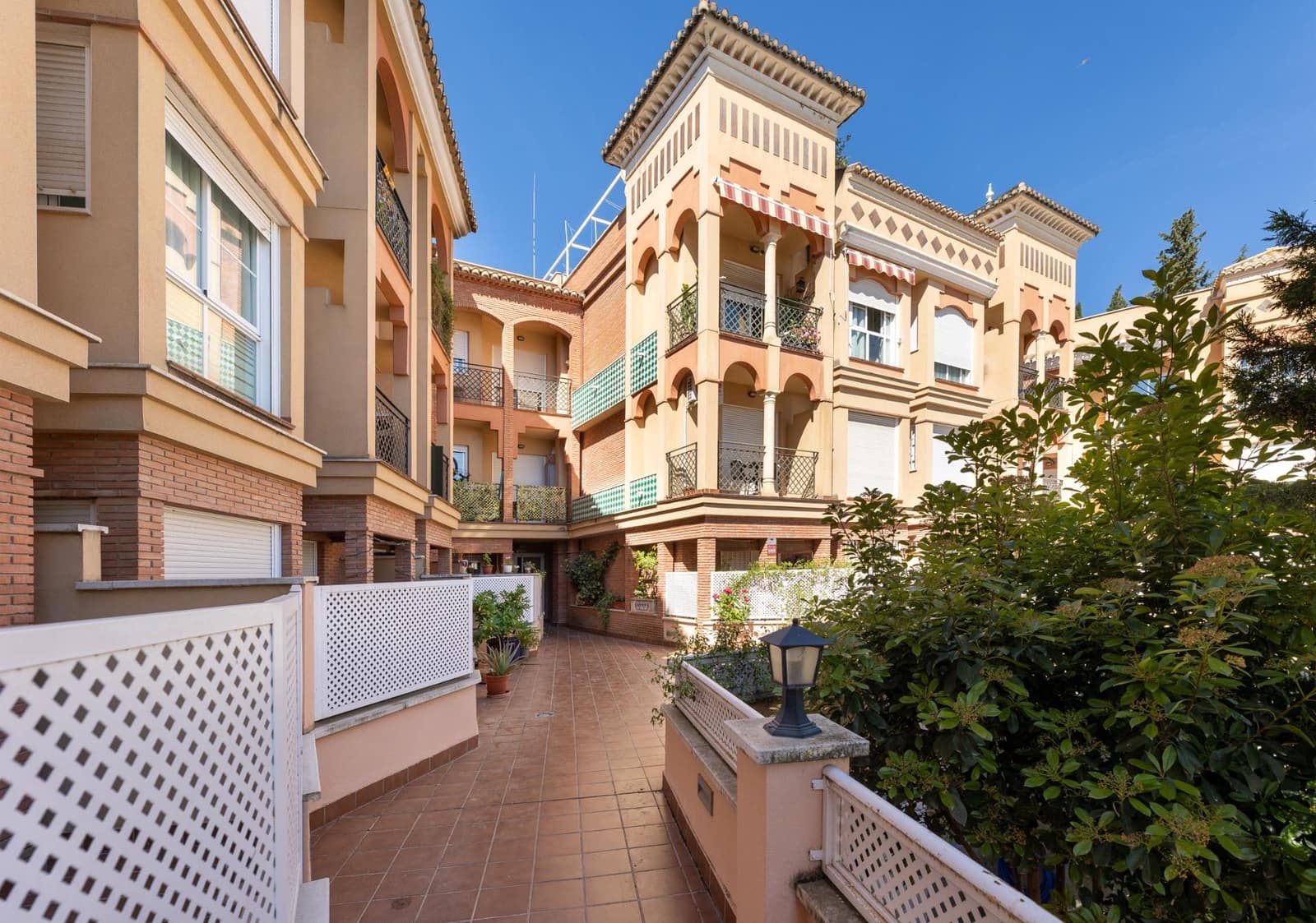 2 bedroom Penthouse for sale in Las Gabias with pool garage - € 238,000 (Ref: 9934418)