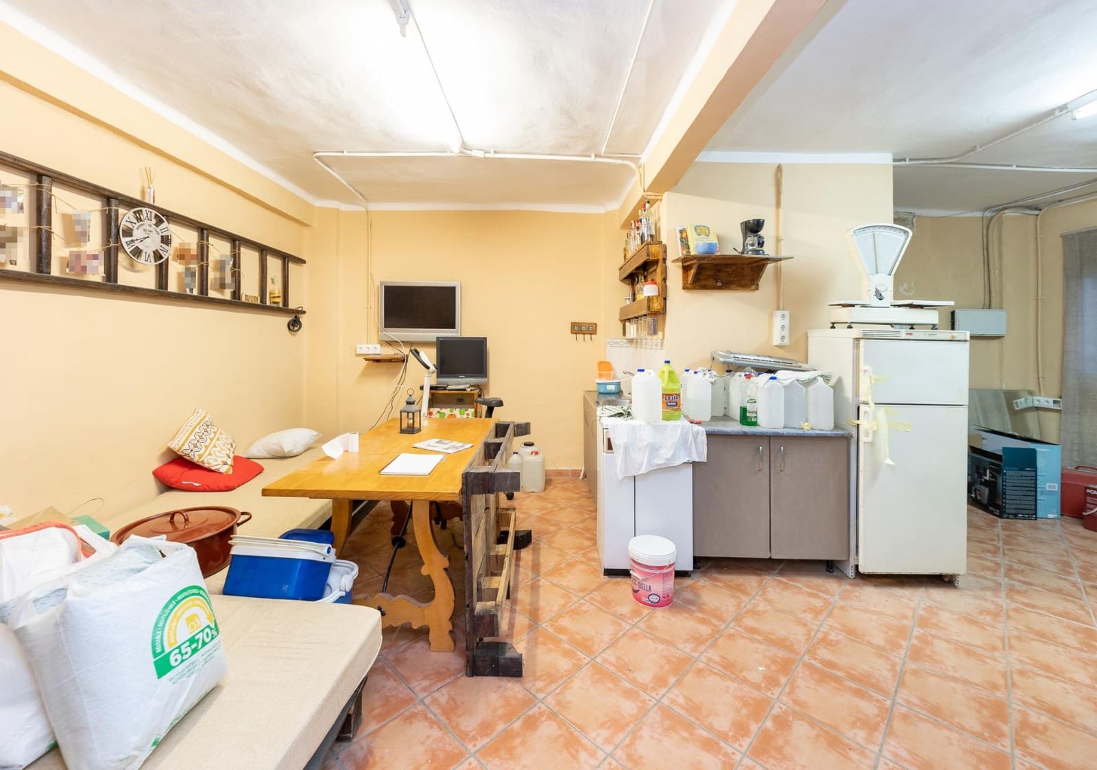 Erhverv til salg i Granada by - € 68.000 (Ref: 9934420)