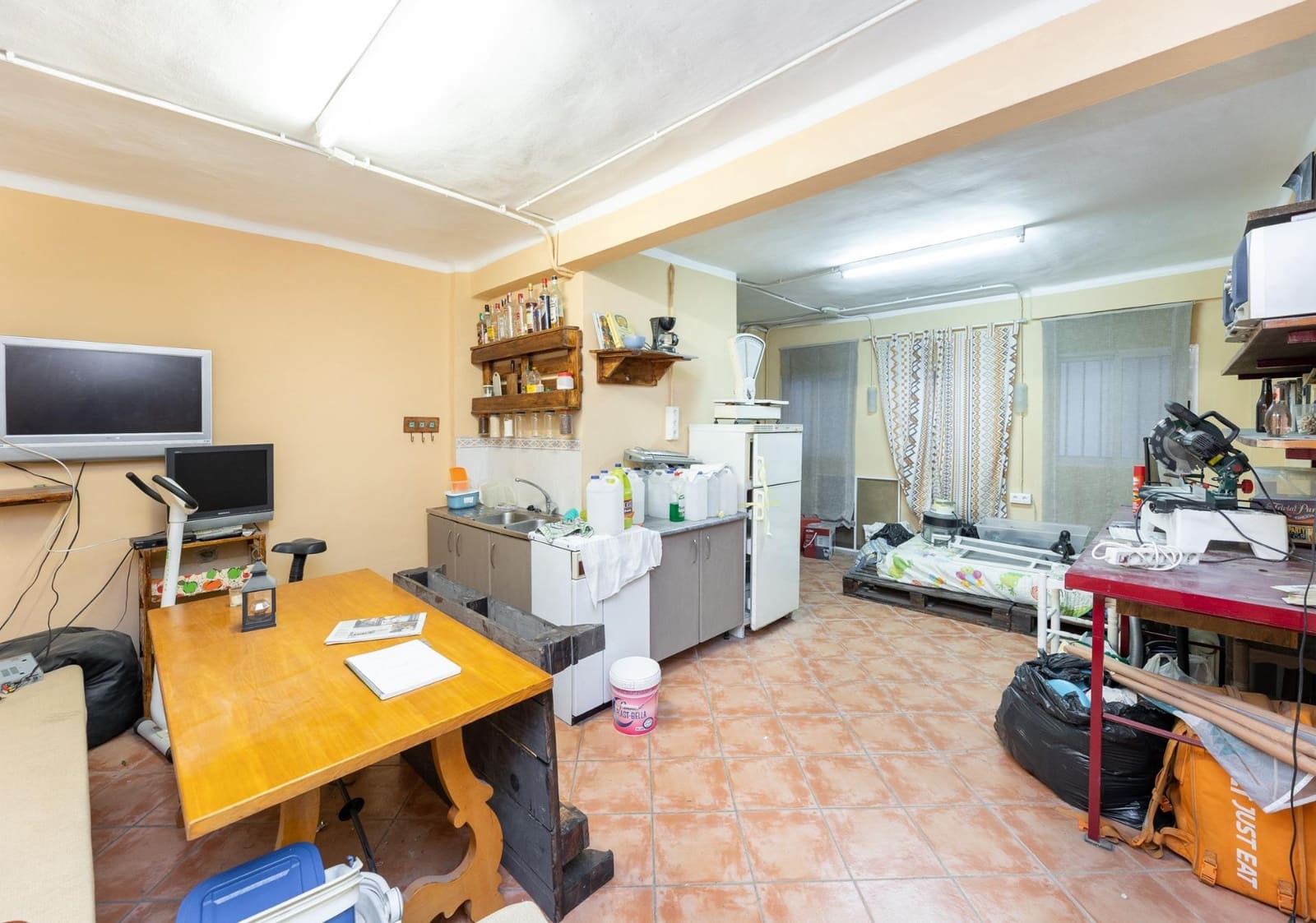 Erhverv til salg i Granada by - € 68.000 (Ref: 9934420)