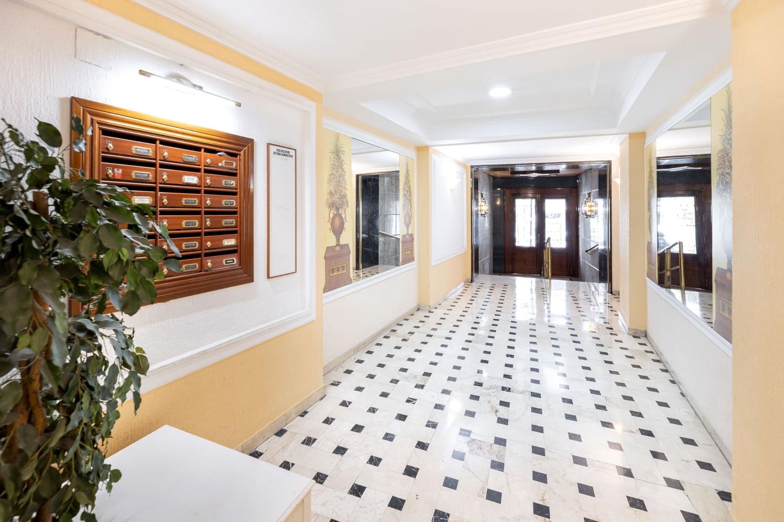 Piso de 4 habitaciones en Granada ciudad en venta - 399.000 € (Ref: 9934422)