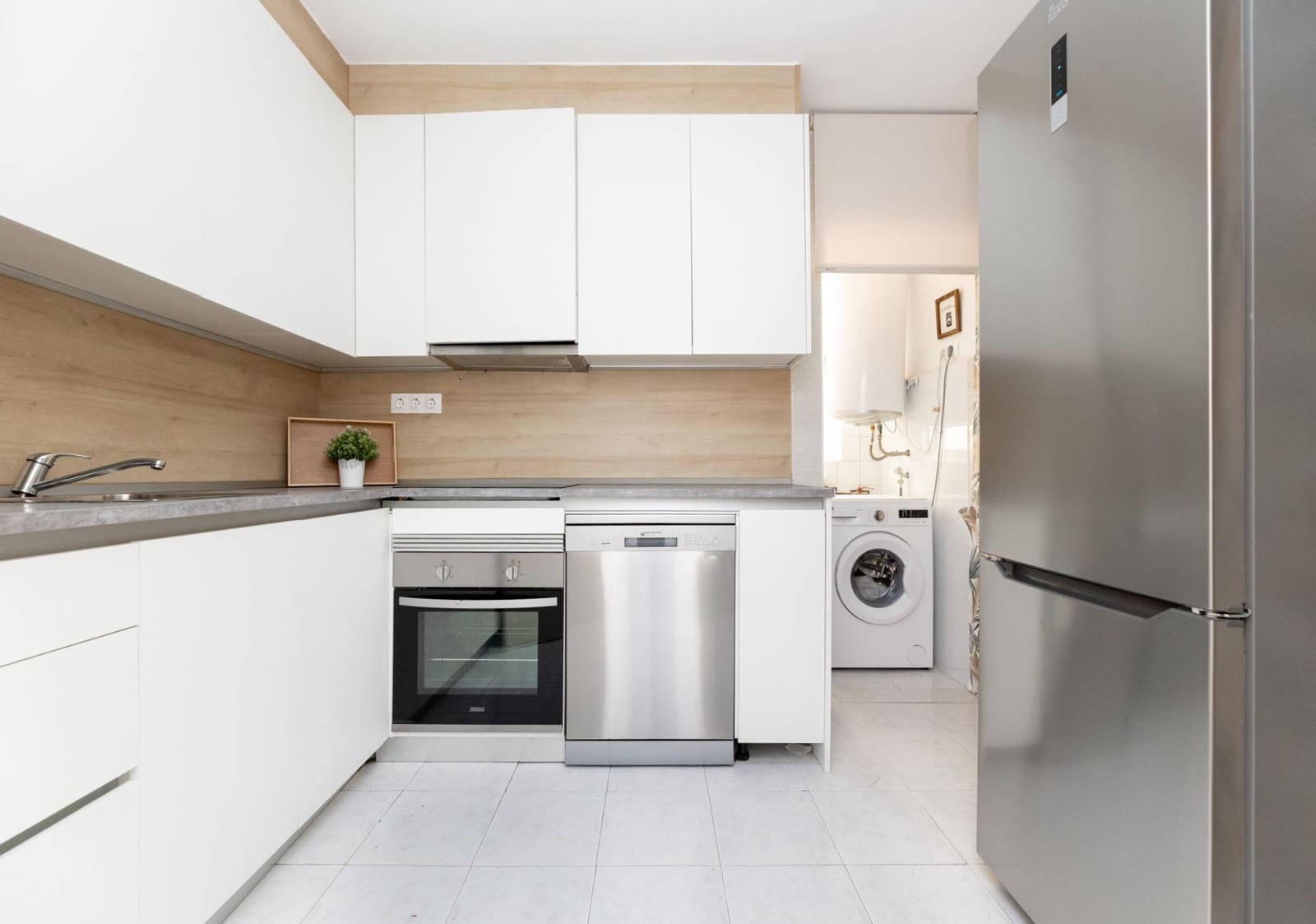 Piso de 4 habitaciones en Granada ciudad en venta - 399.000 € (Ref: 9934422)