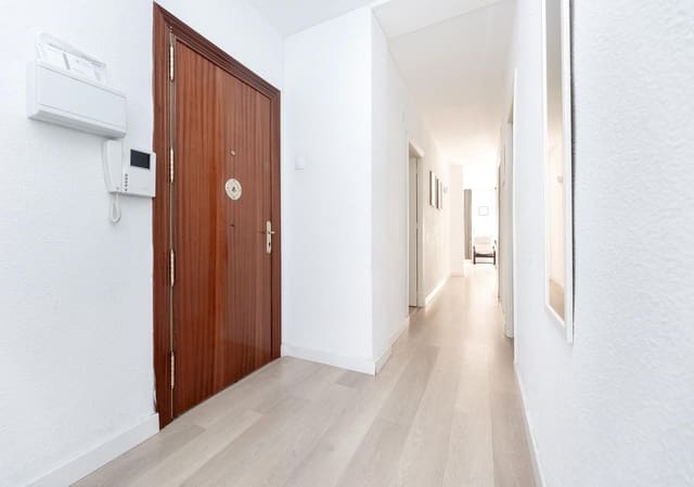 Piso de 4 habitaciones en Centro, Granada ciudad en venta - 399.000 € (Ref: 9934422)