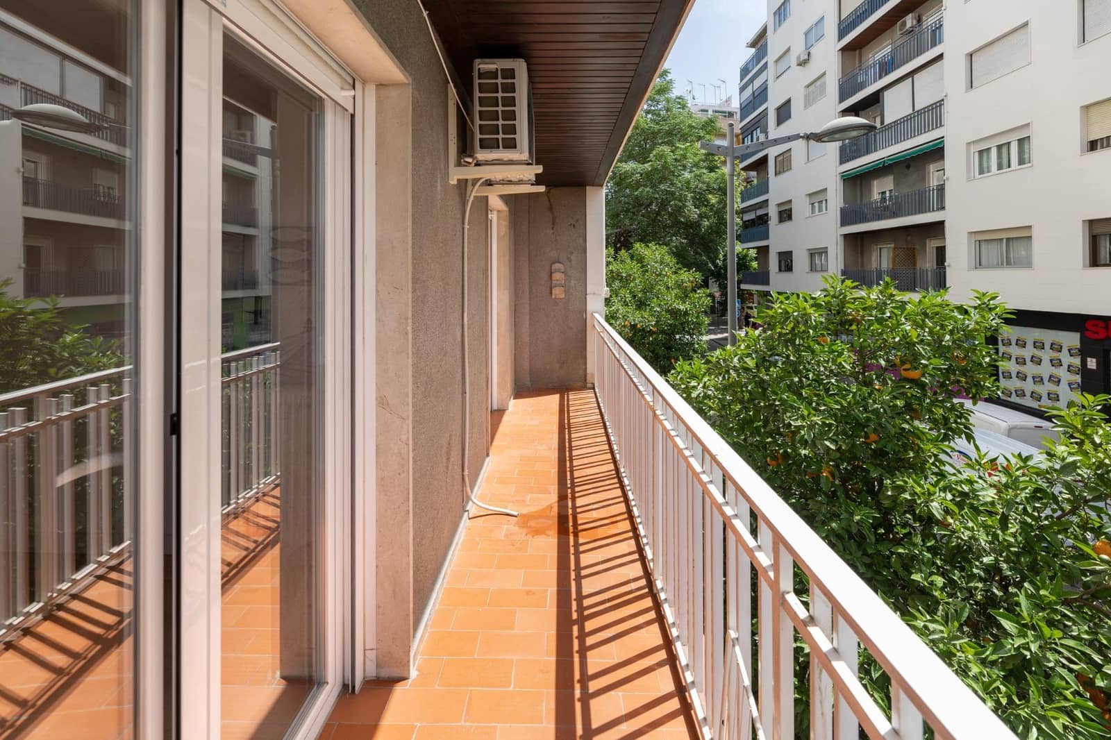 Piso de 4 habitaciones en Granada ciudad en venta - 399.000 € (Ref: 9934422)