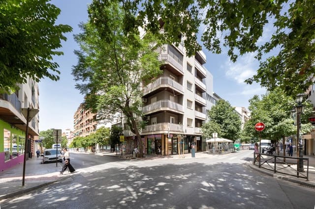 Piso de 4 habitaciones en Centro, Granada ciudad en venta - 399.000 € (Ref: 9934422)