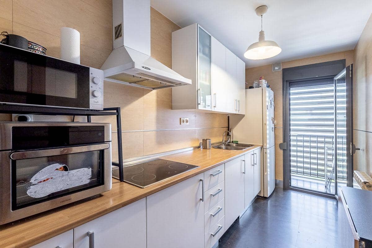 2 makuuhuone Asunto myytävänä paikassa Granada kaupunki mukana uima-altaan 
autotalli - 345 000 € (Ref: 9934425)