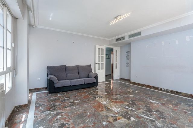 4 camera da letto Appartamento in vendita in Granada città con garage - 345.000 € (Rif: 9936574)