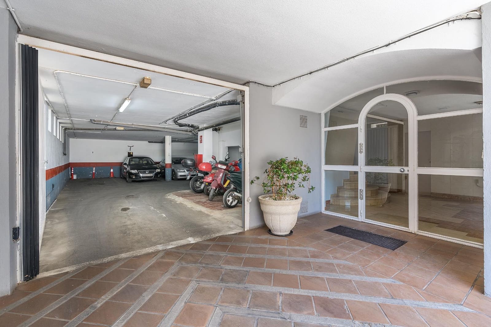 4 makuuhuone Asunto myytävänä paikassa Granada kaupunki mukana 
autotalli - 345 000 € (Ref: 9936574)