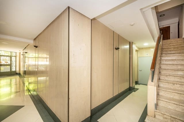 Piso de 3 habitaciones en Zaidin, Granada ciudad en venta - 245.000 € (Ref: 9936576)