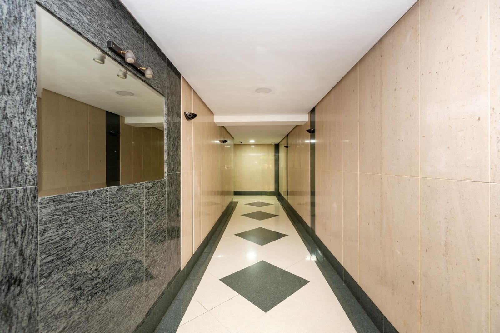 3 bedroom Flat for sale in Granada city - € 245,000 (Ref: 9936576)