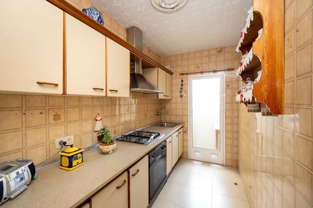 Piso de 3 habitaciones en Zaidin, Granada ciudad en venta - 245.000 € (Ref: 9936576)