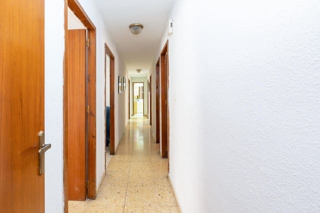 4 soveværelse Lejlighed til salg i Camino de Ronda - Rosaleda, Granada by - € 329.000 (Ref: 9940393)
