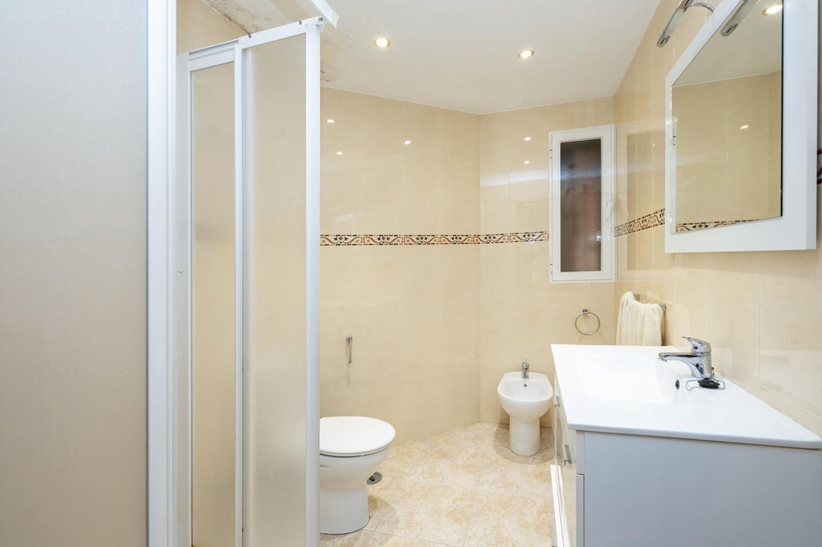 4 soveværelse Lejlighed til salg i Granada by - € 329.000 (Ref: 9940393)