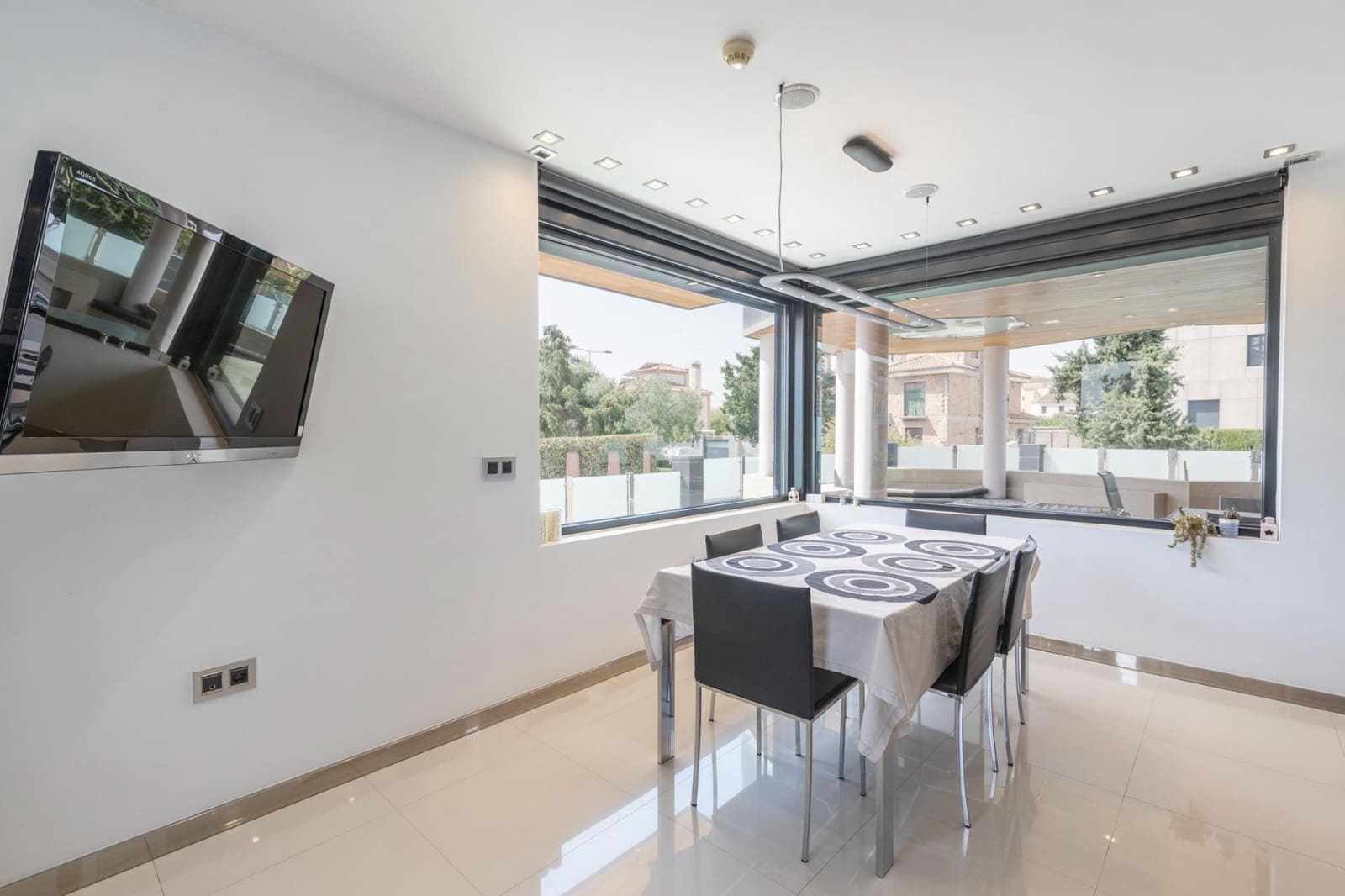5 soveværelse Villa til salg i Ogijares med swimmingpool garage - € 1.195.000 (Ref: 9940394)
