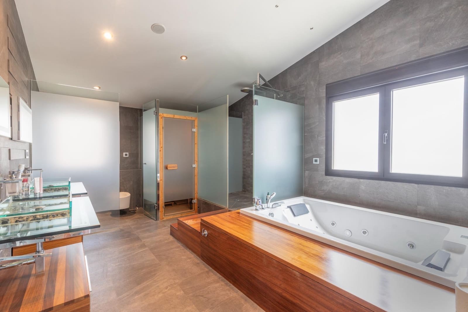 5 soveværelse Villa til salg i Ogijares med swimmingpool garage - € 1.195.000 (Ref: 9940394)