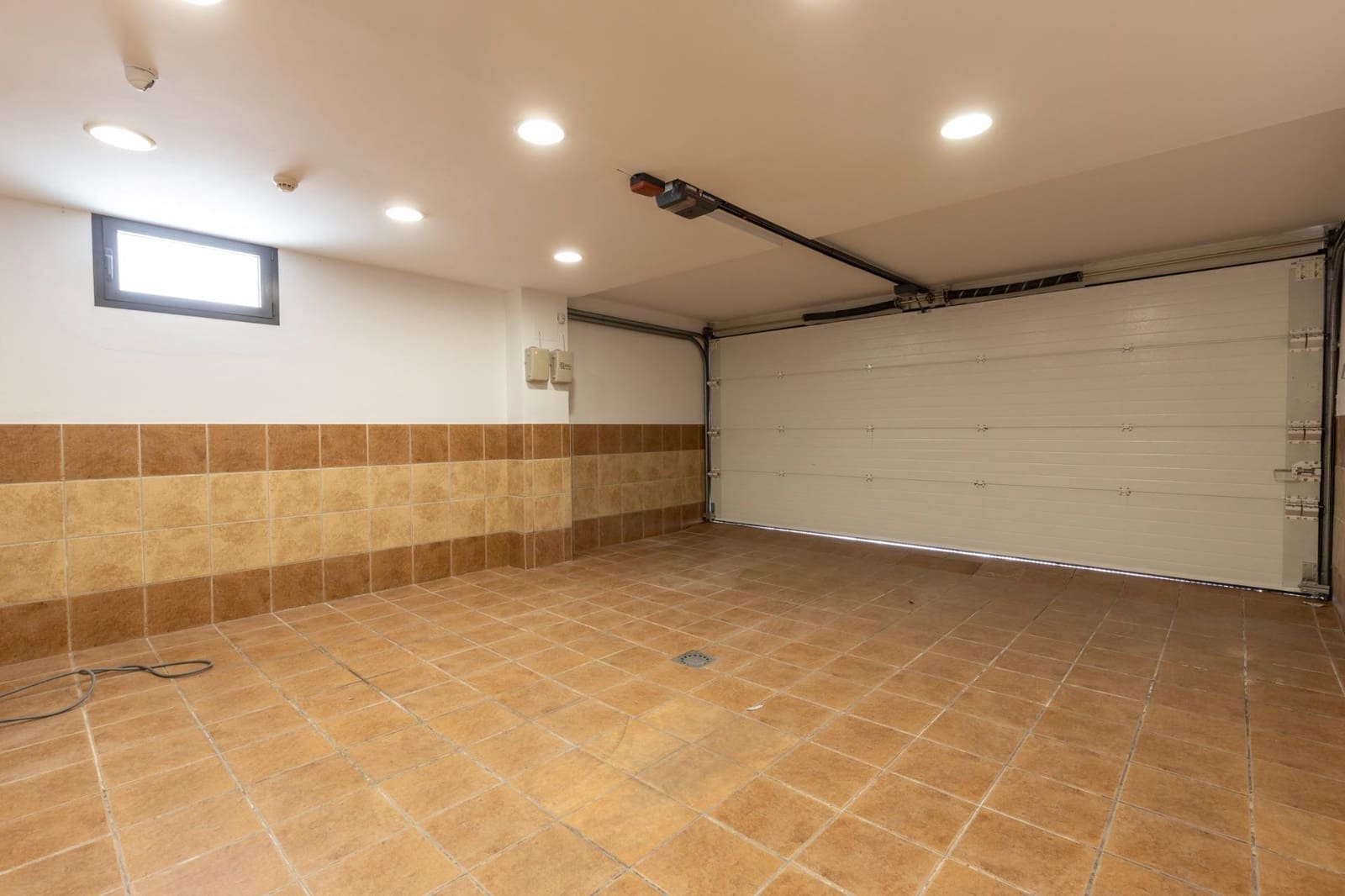 5 soveværelse Villa til salg i Ogijares med swimmingpool garage - € 1.195.000 (Ref: 9940394)