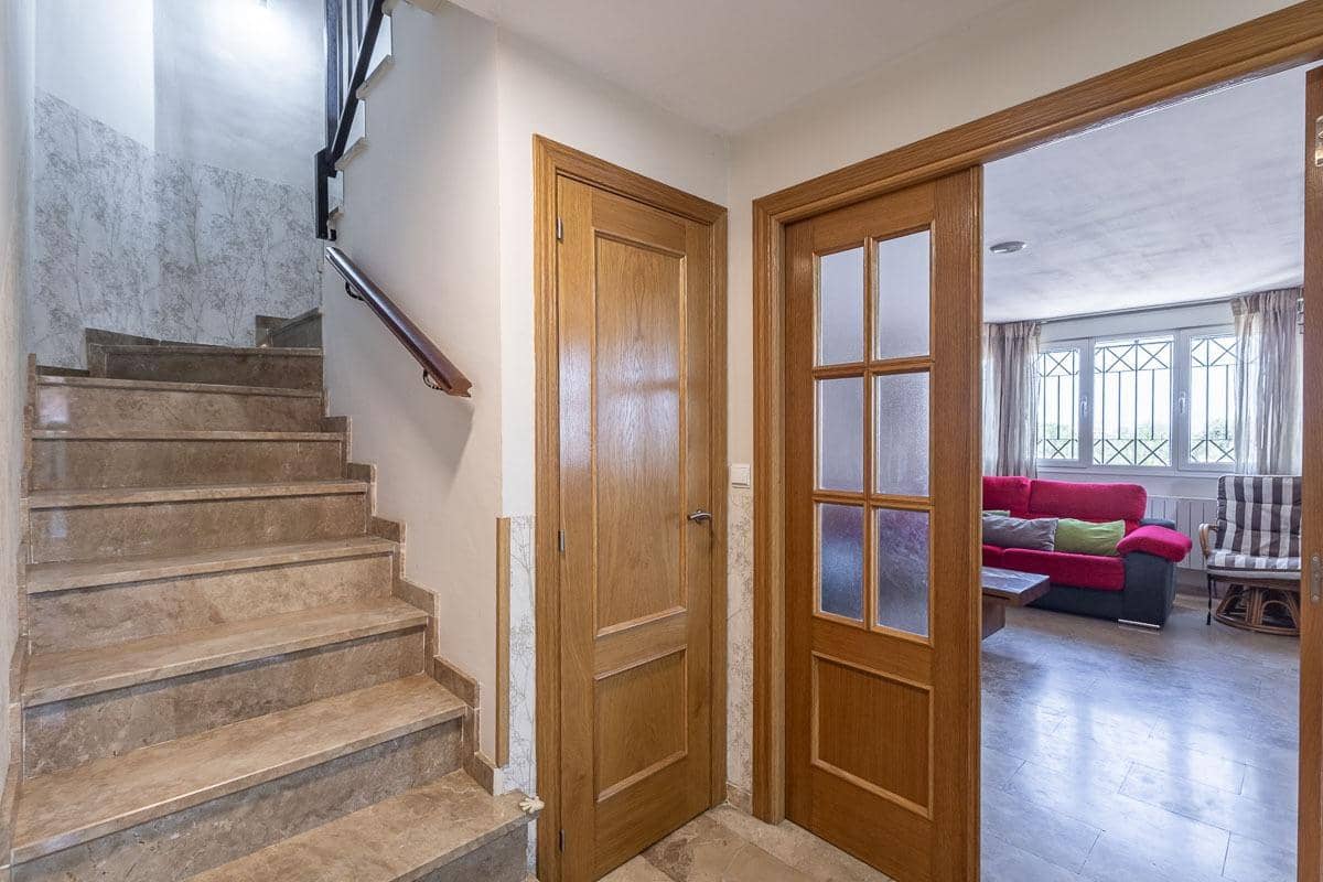 3 bedroom Semi-detached Villa for sale in Alhendin with garage - € 298,000 (Ref: 9940396)