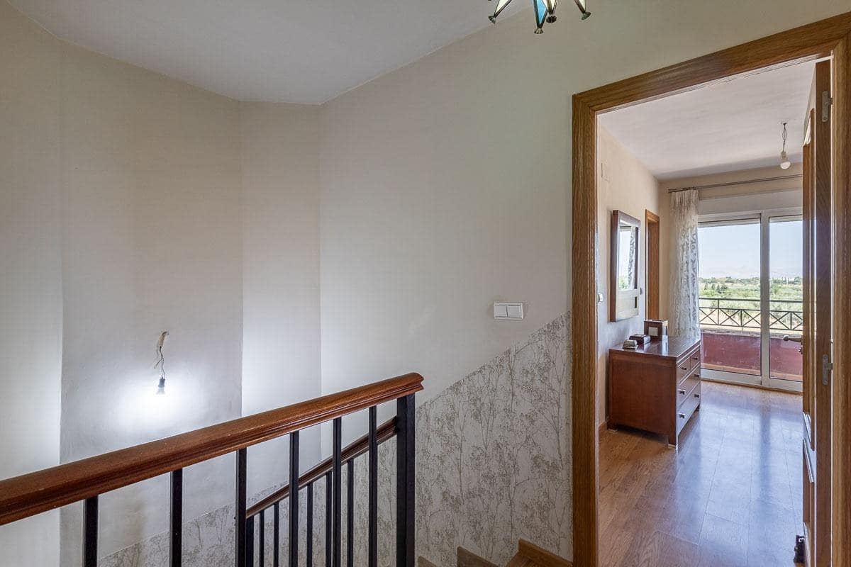 3 bedroom Semi-detached Villa for sale in Alhendin with garage - € 298,000 (Ref: 9940396)