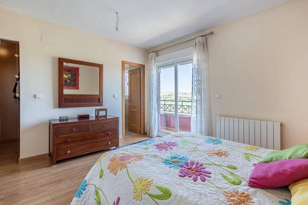 3 bedroom Semi-detached Villa for sale in Alhendin with garage - € 298,000 (Ref: 9940396)