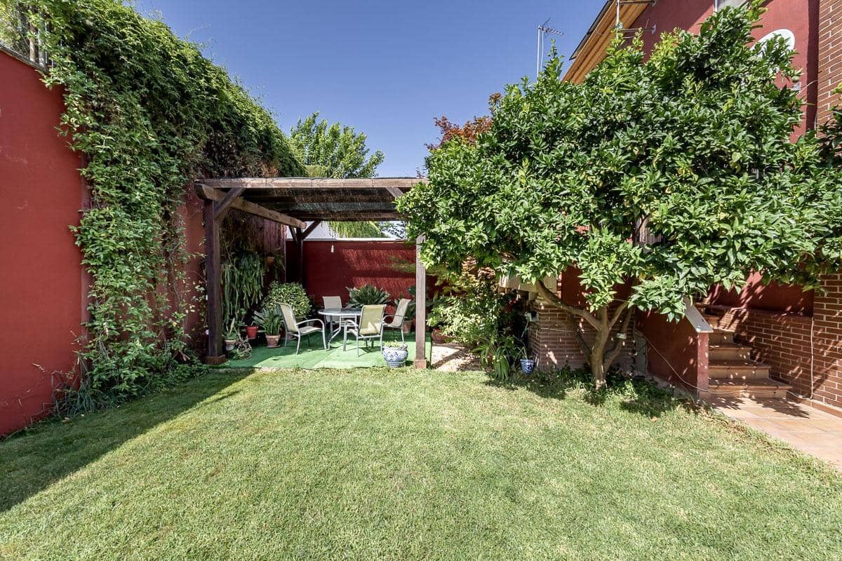 3 bedroom Semi-detached Villa for sale in Alhendin with garage - € 298,000 (Ref: 9940396)