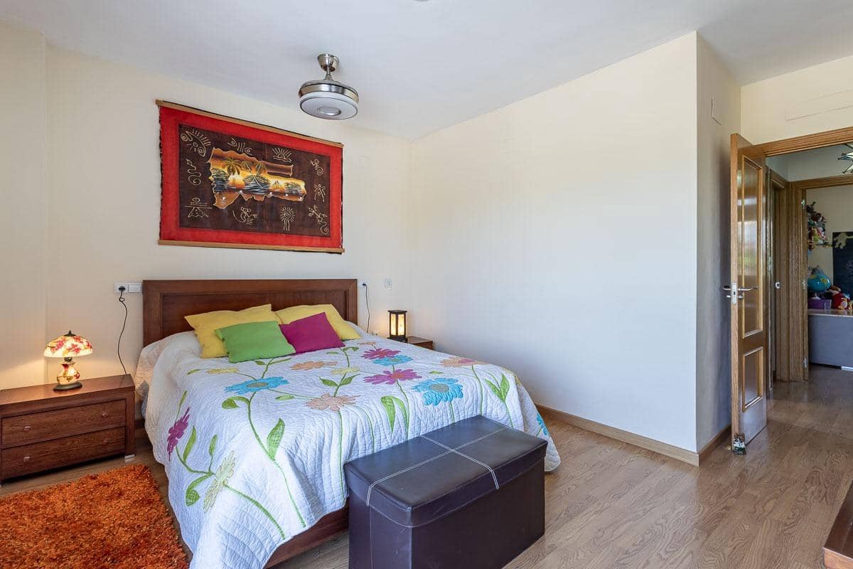3 bedroom Semi-detached Villa for sale in Alhendin with garage - € 298,000 (Ref: 9940396)
