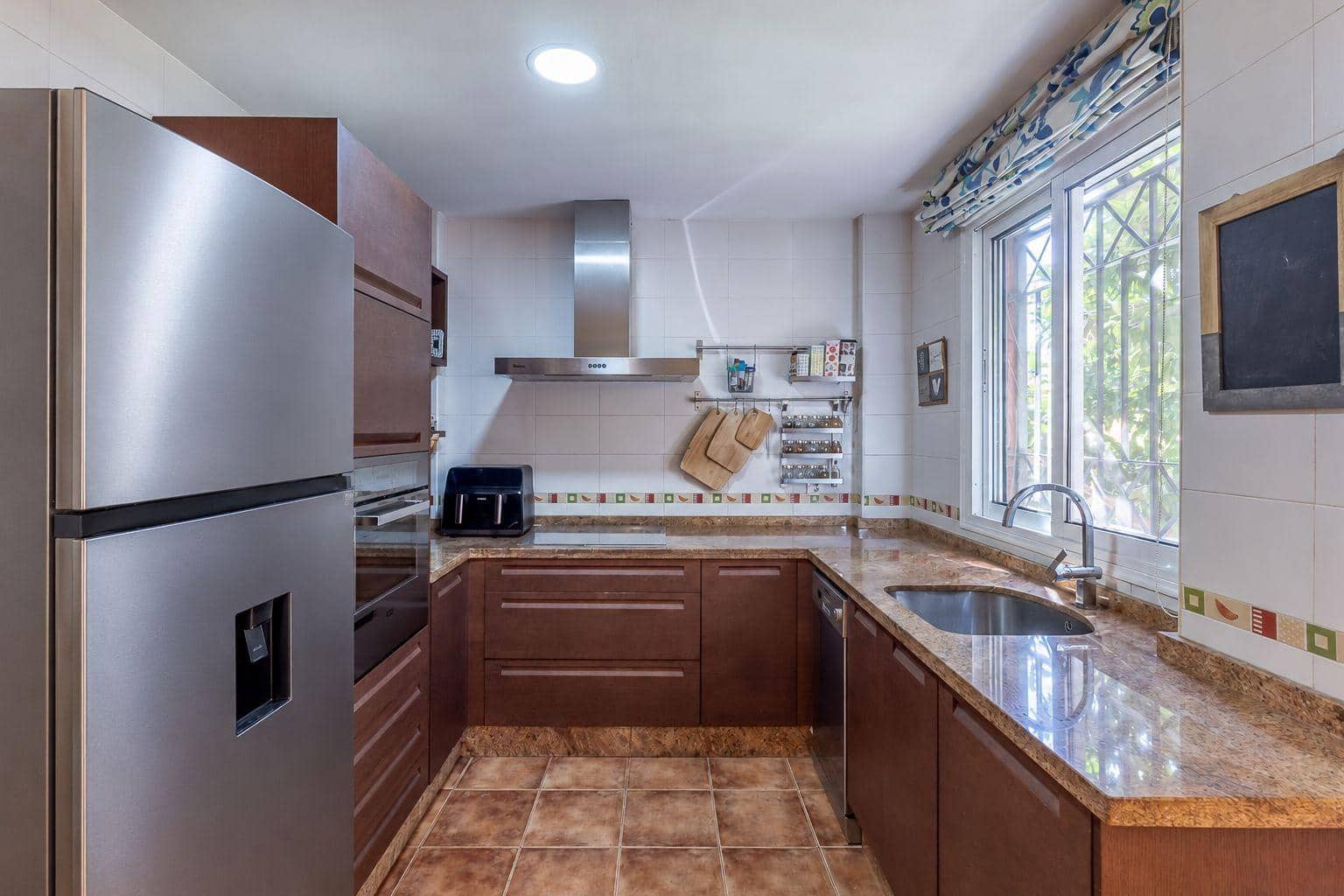 3 bedroom Semi-detached Villa for sale in Alhendin with garage - € 298,000 (Ref: 9940396)