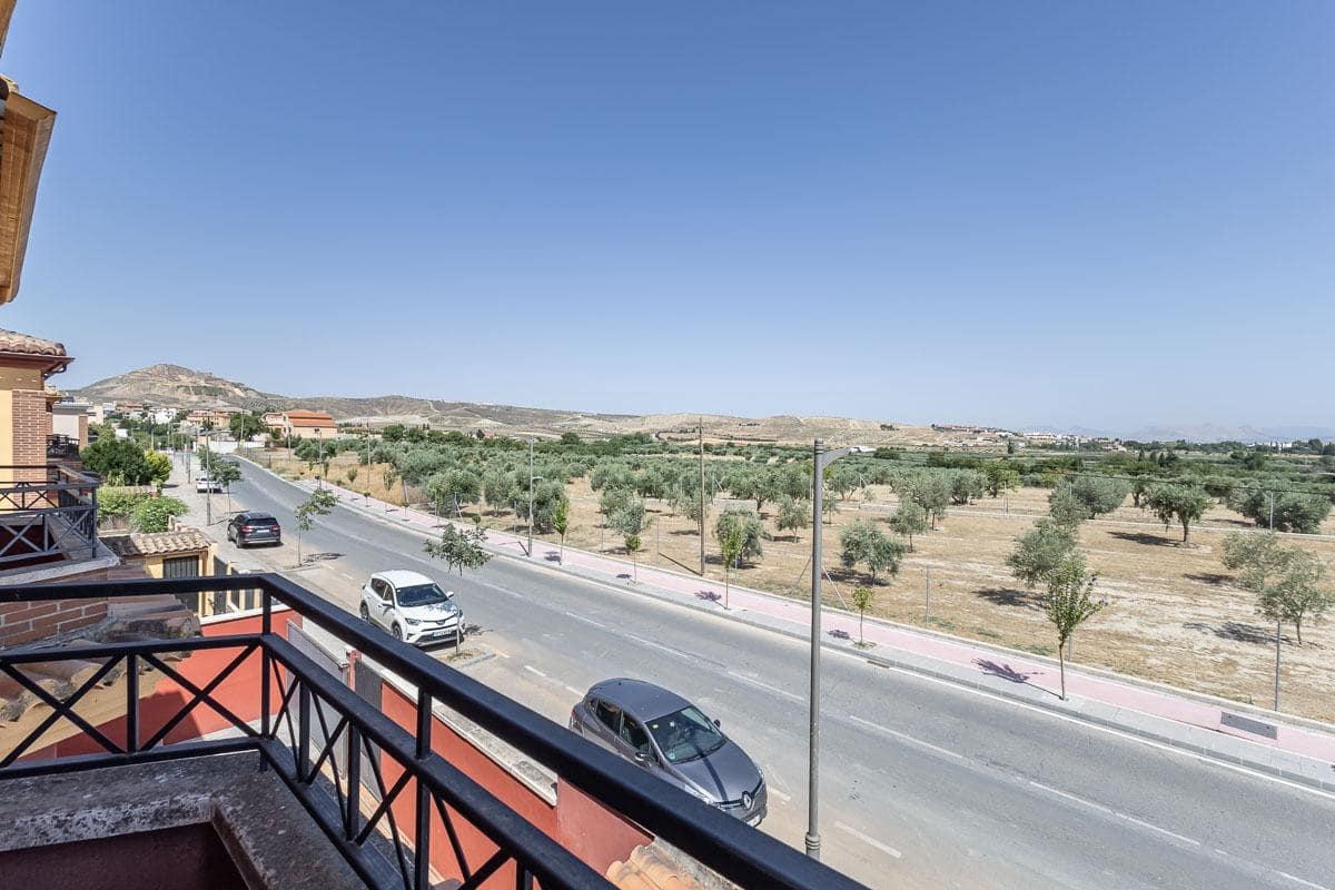 3 bedroom Semi-detached Villa for sale in Alhendin with garage - € 298,000 (Ref: 9940396)