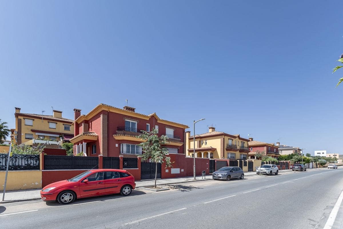 3 bedroom Semi-detached Villa for sale in Alhendin with garage - € 298,000 (Ref: 9940396)