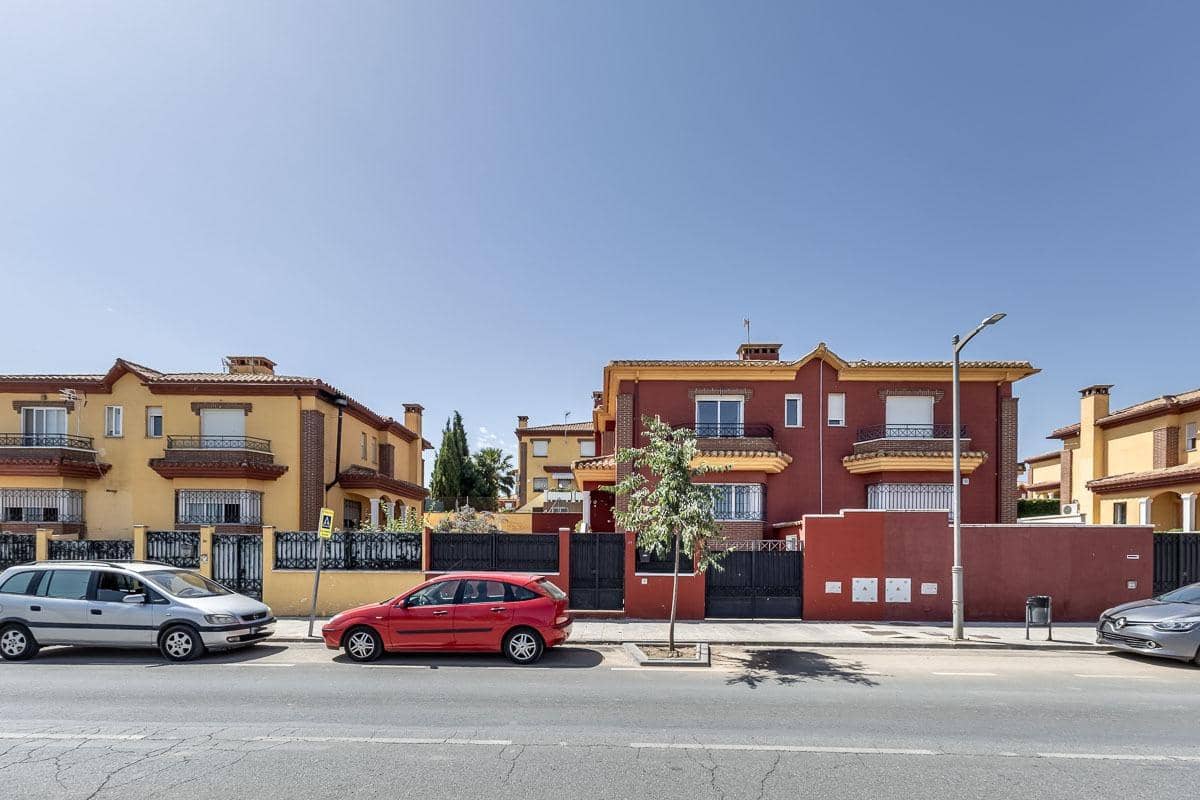 3 bedroom Semi-detached Villa for sale in Alhendin with garage - € 298,000 (Ref: 9940396)