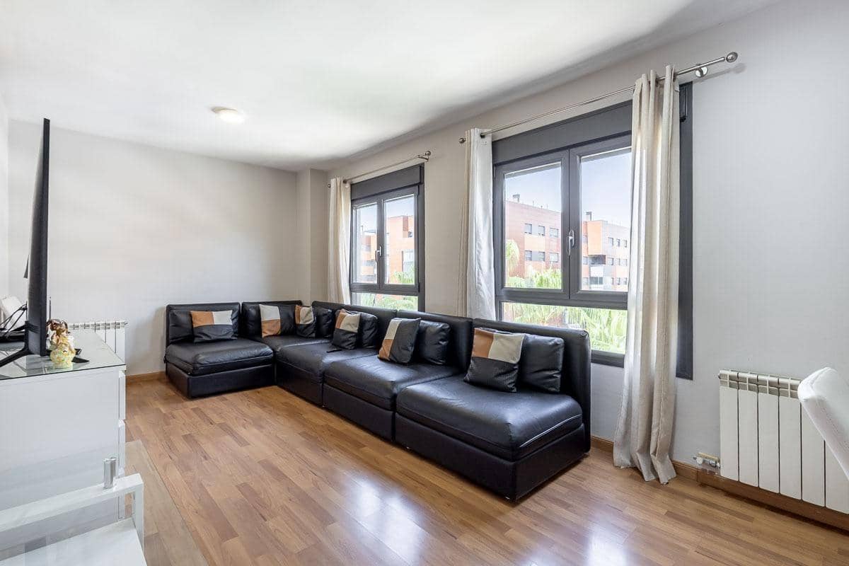 2 slaapkamer Flat te koop in Granada stad met zwembad garage - € 335.000 (Ref: 9940398)