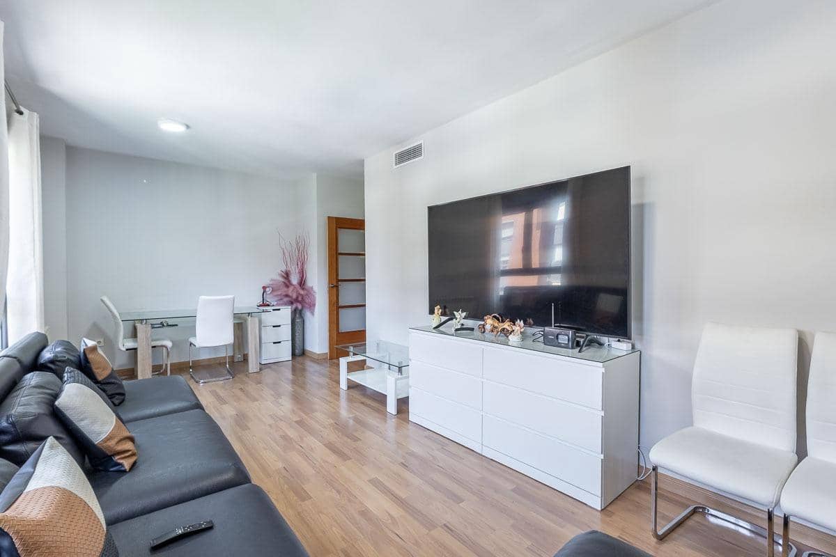 2 slaapkamer Flat te koop in Granada stad met zwembad garage - € 335.000 (Ref: 9940398)